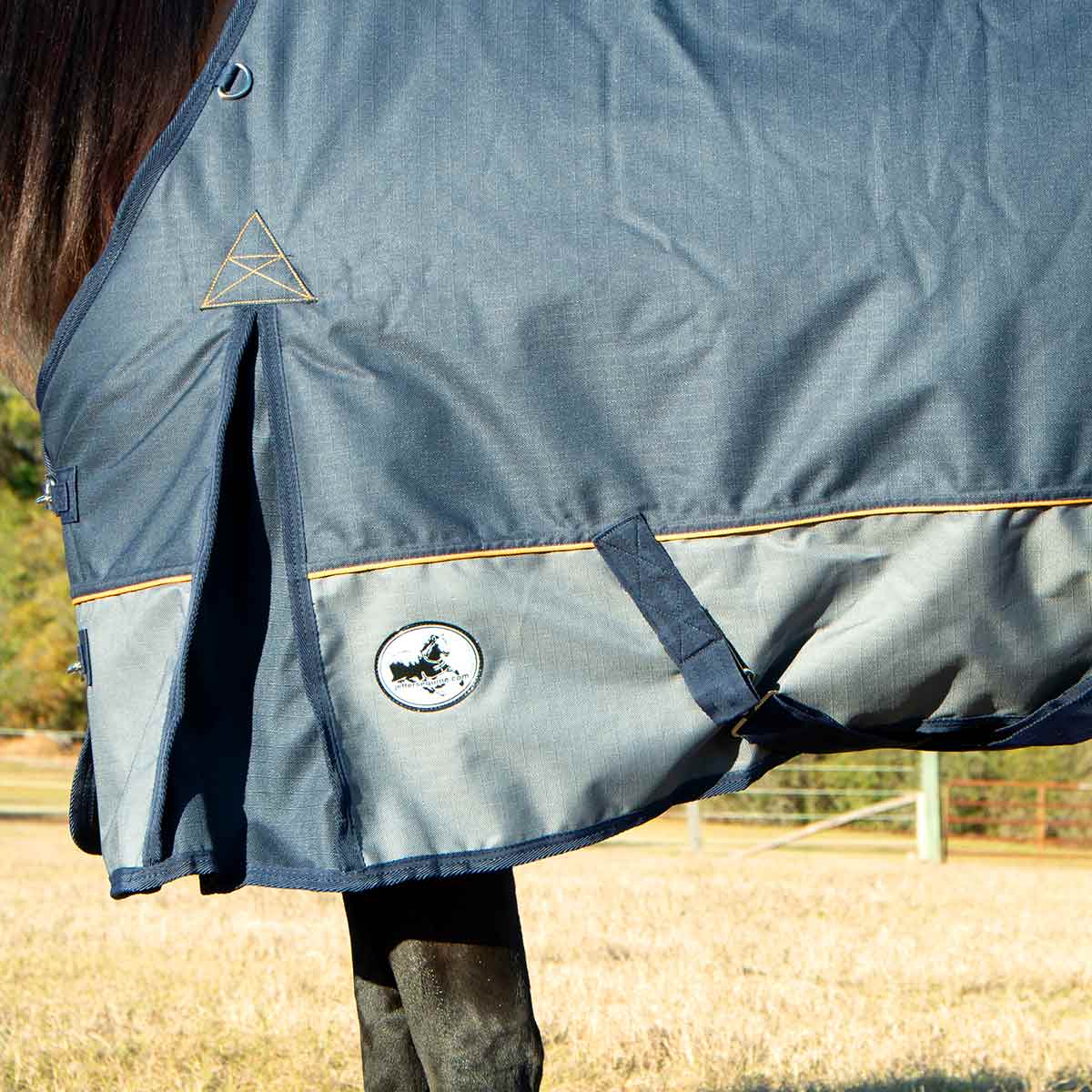 Jeffers Economy Plus 1200 Denier Turnout Blanket with Standard Neck, 240 Gram - Image 3
