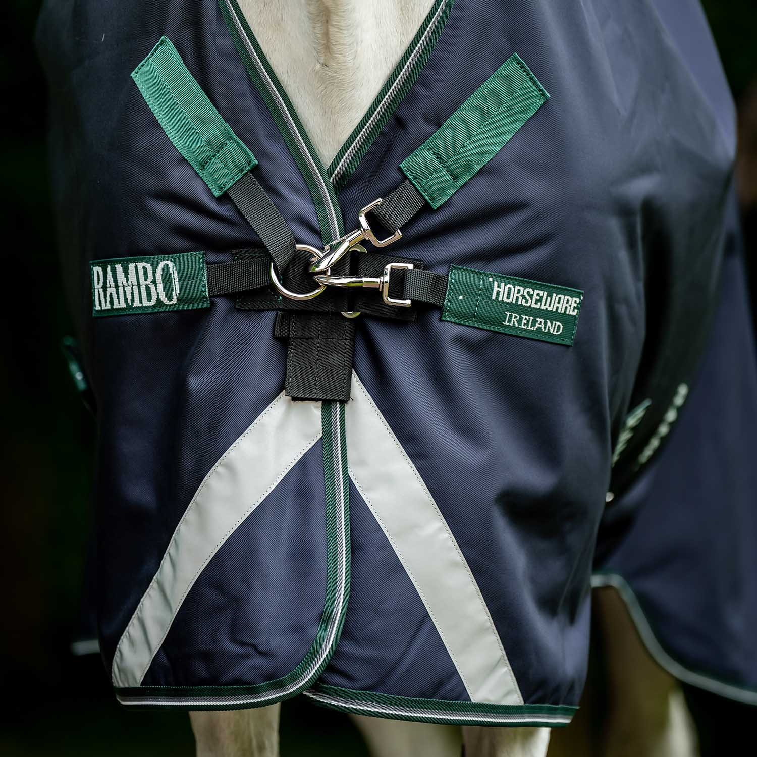 Rambo Wug 1680D High Neck Horse Turnout Blanket - 200g Medium Weight - Image 3